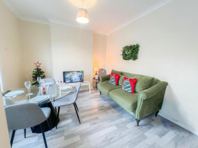 Ample Acton 4-bedroom flat,Ealing, West London